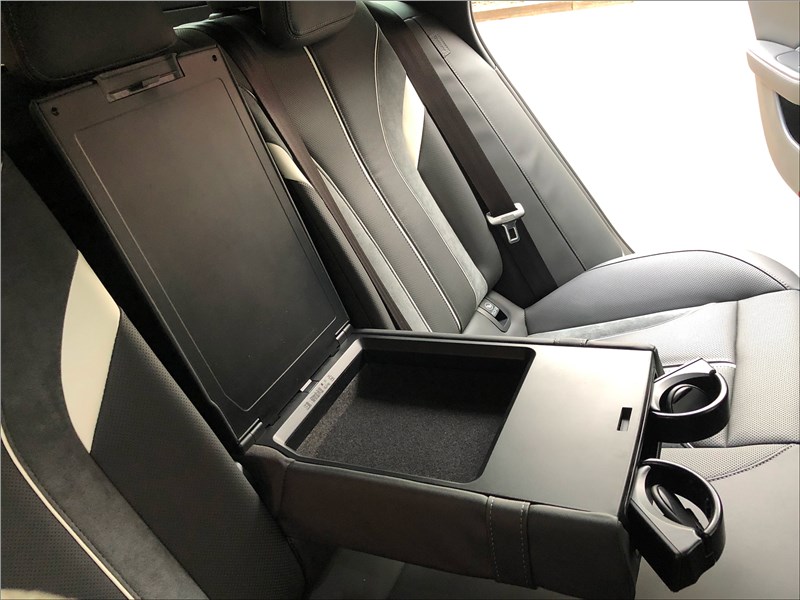 Hongqi H6 (2025) подлокотник