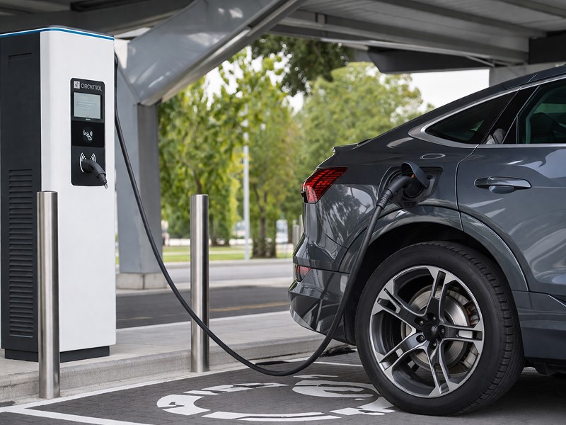 Количество быстрых зарядок в России превысило число медленных