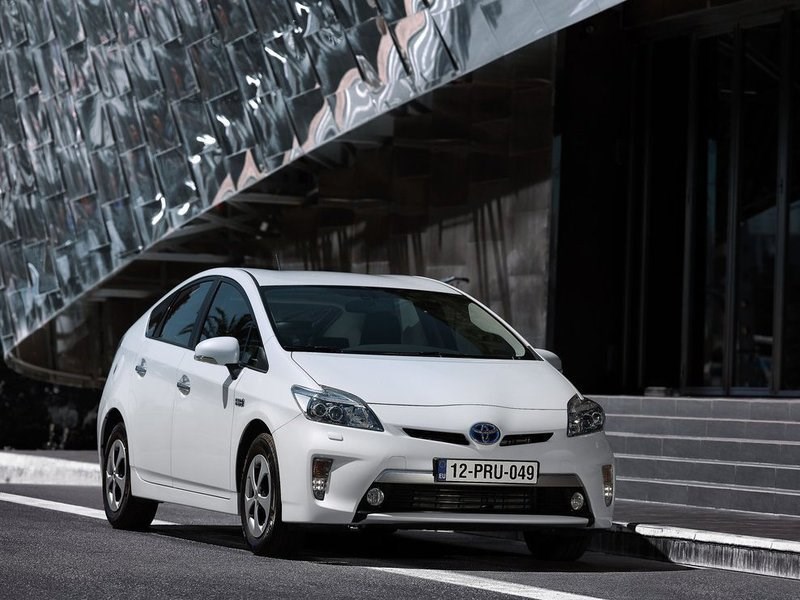 Toyota приостановила продажи гидридного Prius