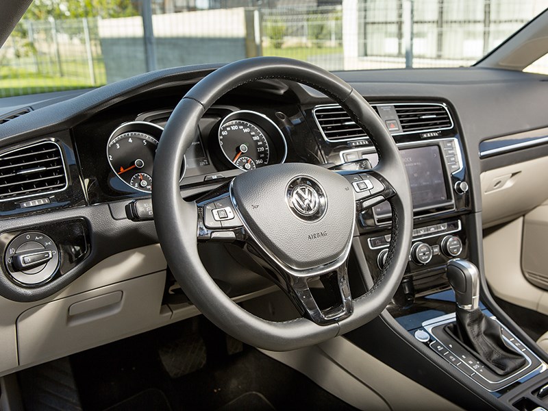 Volkswagen Golf VII 2013 7DSG водительское место 