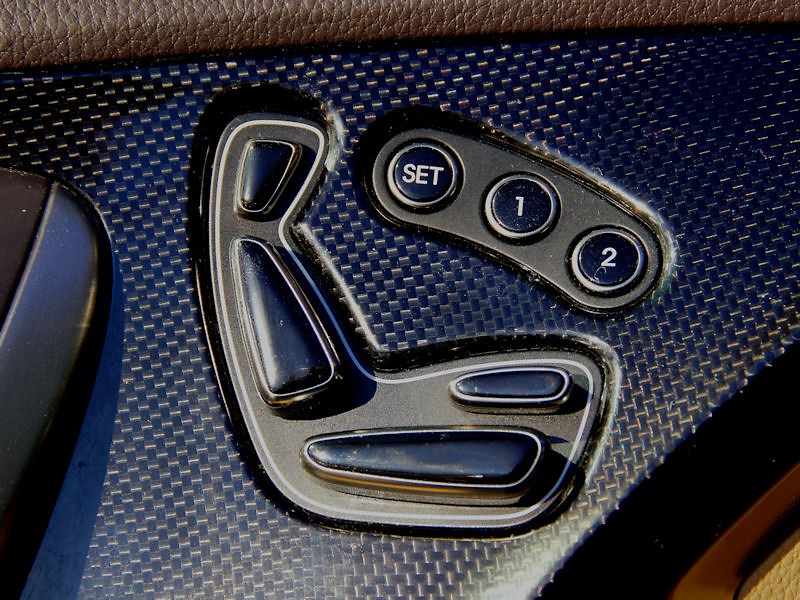 Hyundai Grandeur 2012 клавиши электрорегулировок передних сидений 
