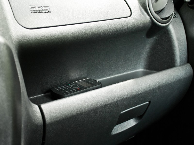 Lada Granta 2011 карман-поручень