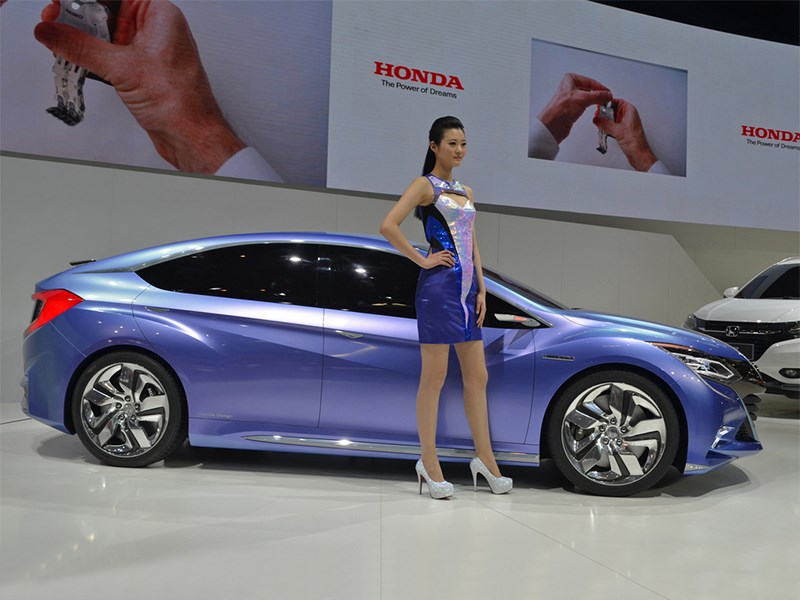 Honda B Concept 2014 вид сбоку
