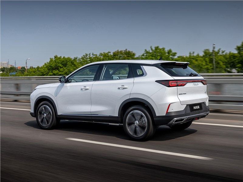 Dongfeng Huge (2025) вид сзади