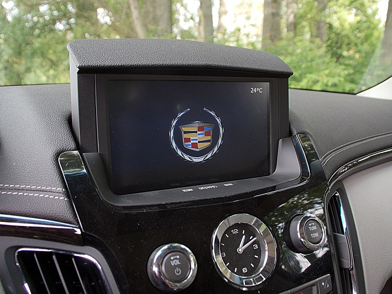Cadillac CTS-V 2009 экран мультимедиасистемы
