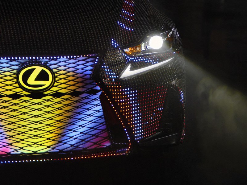 Lexus показал полностью светодиодную версию седана IS