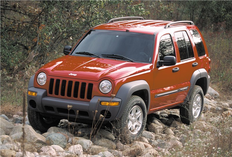 Jeep Cherokee 2001 на пересеченной местности