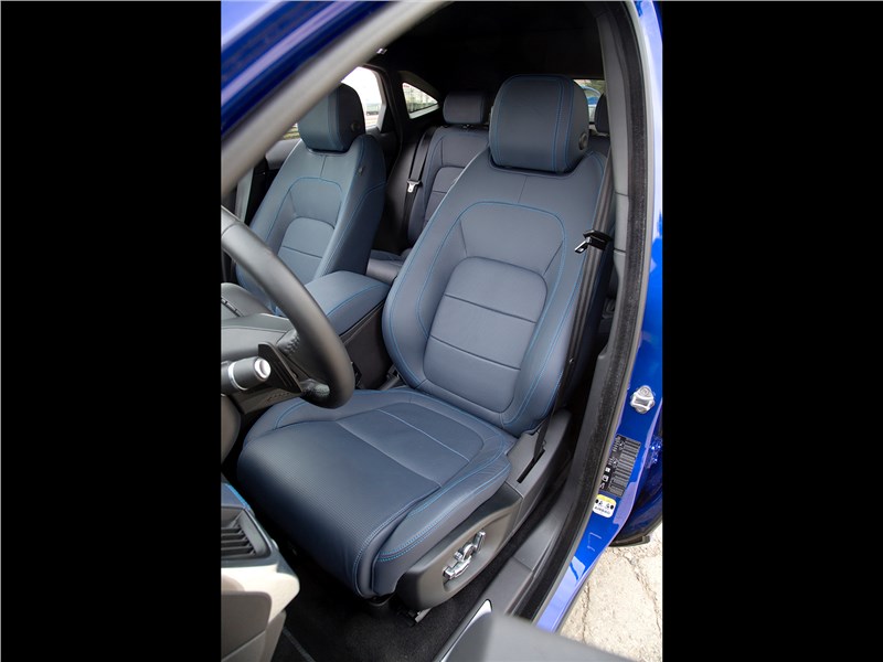 Jaguar E-Pace 2018 передние кресла