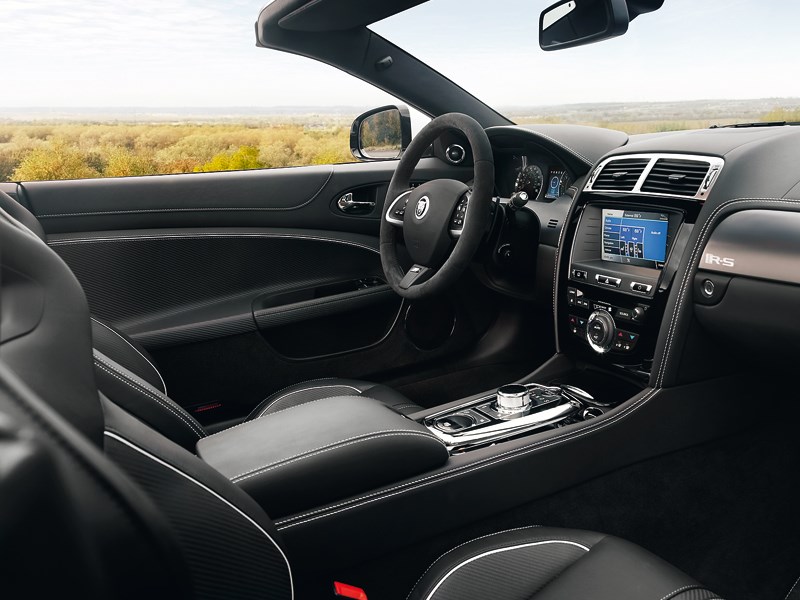 Jaguar XКR-S Convertible 2013 водительское место