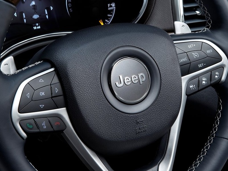 Jeep Grand Cherokee 2013 кнопки управления на руле