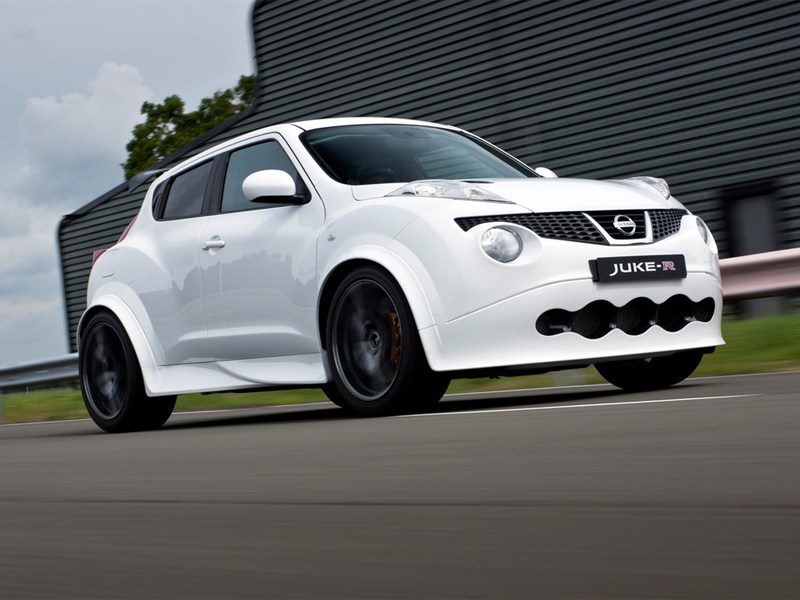 Экстремальный Nissan Juke-R: 100 км/ч за 3 секунды