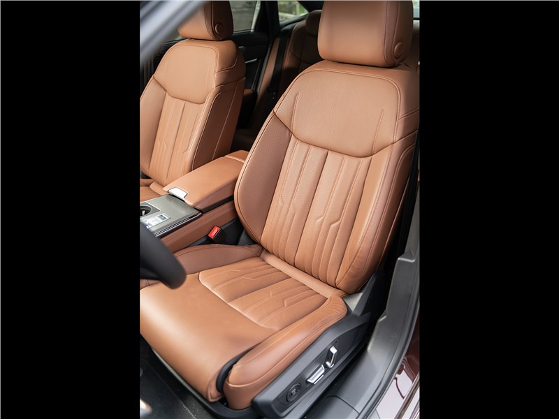 Audi A6 45 TDI (2020) передние кресла