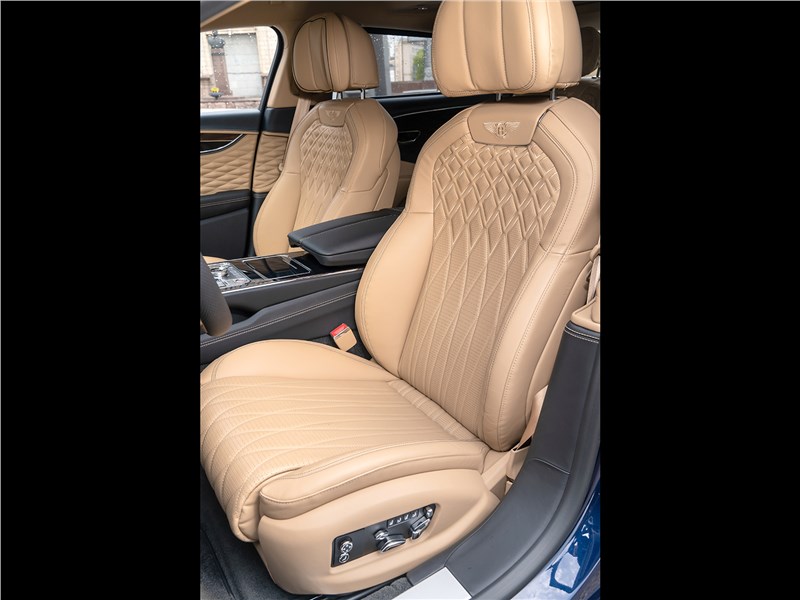 Bentley Flying Spur (2020) передние кресла