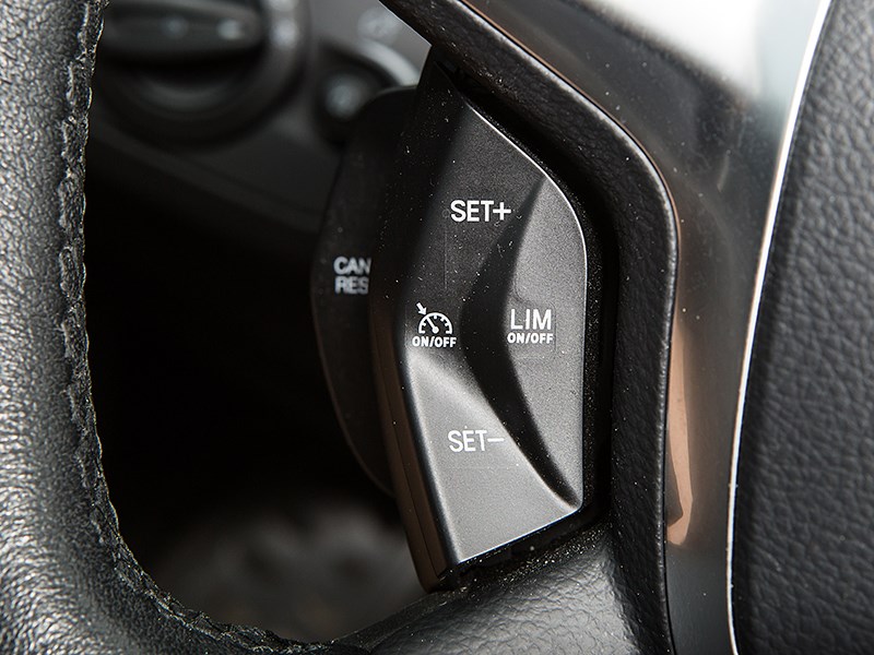 Ford Kuga 2013 кнопки на руле