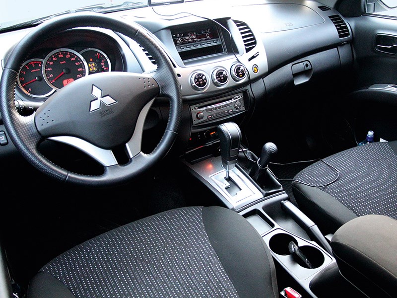 Потолочная консоль салона ARB для Mitsubishi L200 от 2015 BRCTRMQ