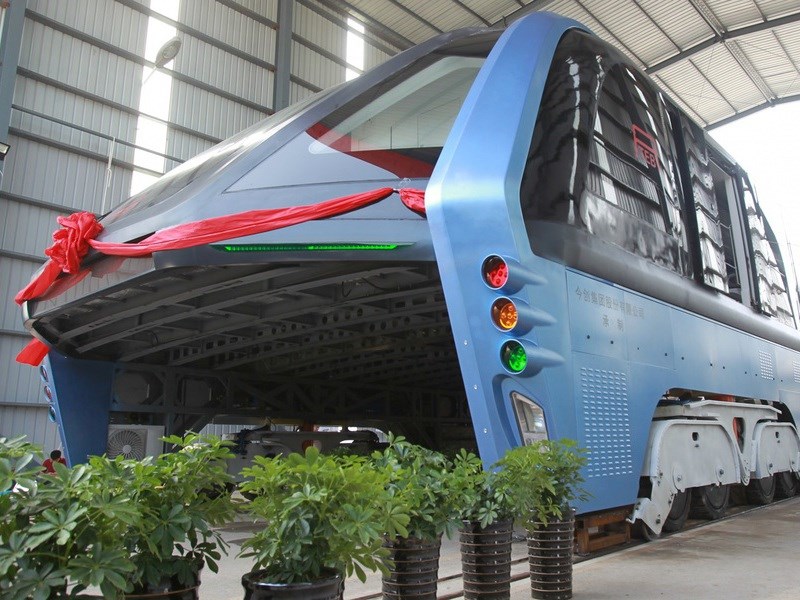 «Портальный» автобус TEB-1 нашли заброшенным на окраине провинции Хэбэй