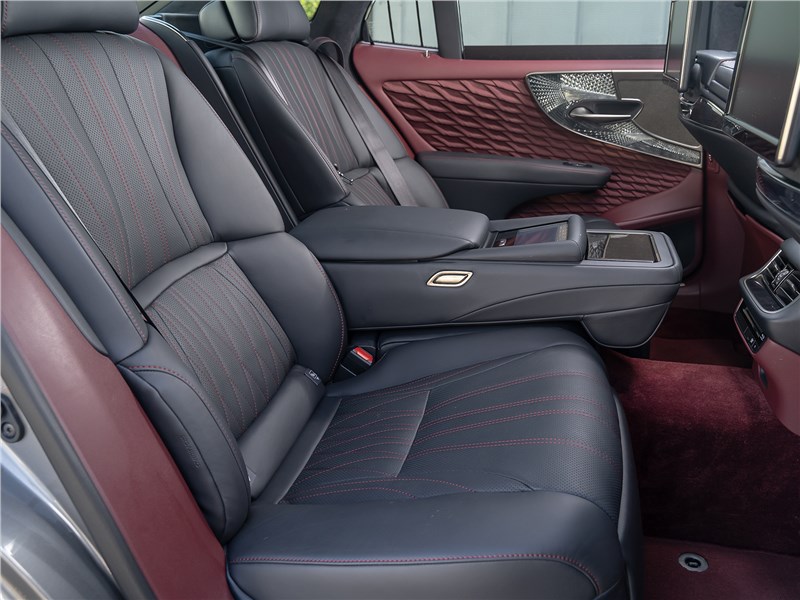 Lexus LS 500 AWD Luxury+ 2018 места для пассажиров