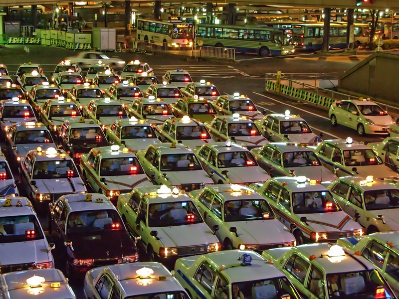 Японские власти обещают ввести в обращение беспилотные такси к 2020 году