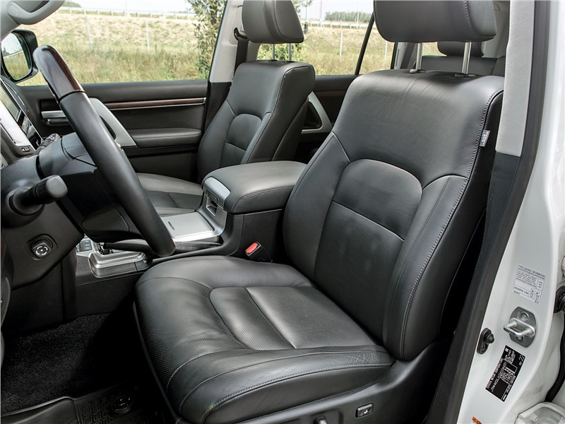 Toyota Land Cruiser 2016 передние кресла