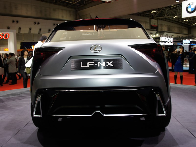 Lexus LF-NX концепт 2013 вид сзади 