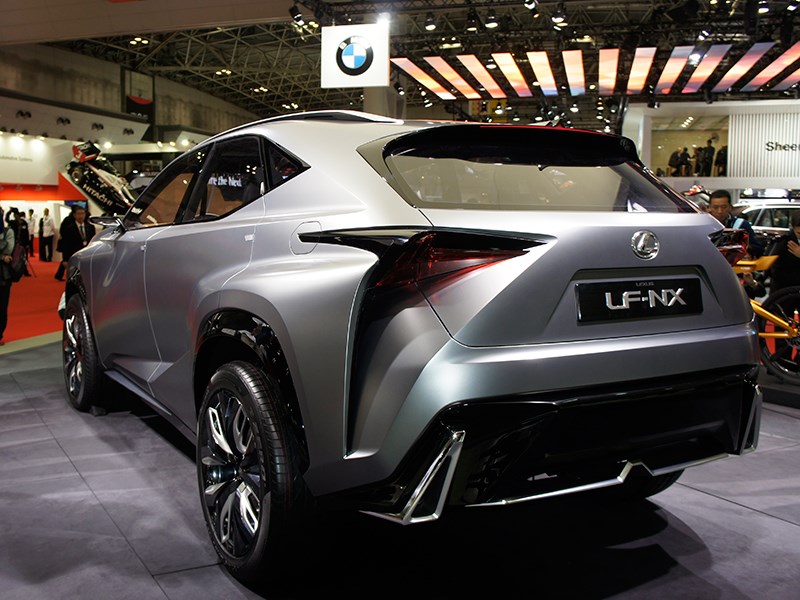 Lexus LF-NX концепт 2013 вид сзади 3/4
