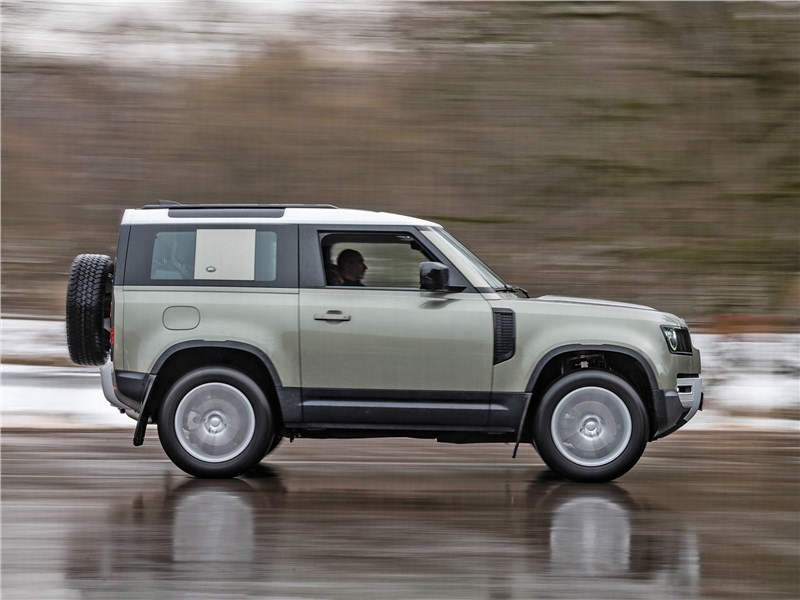 Land Rover Defender 90 (2020) вид сбоку