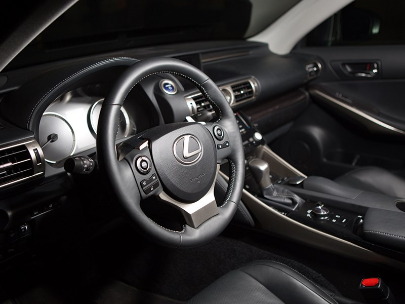 Lexus IS 2013 водительское место
