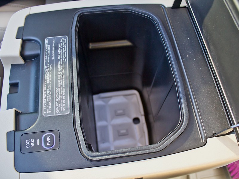 Lexus LX 570 2012 ящик с охлаждением
