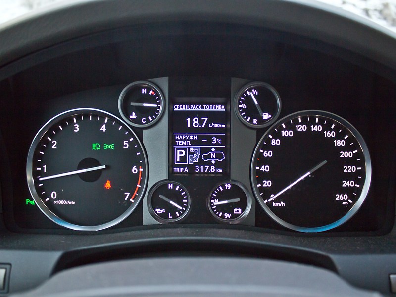 Lexus LX 570 2012 приборная панель