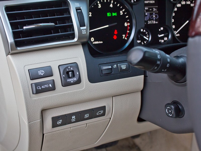 Lexus LX 570 2012 кнопки управления