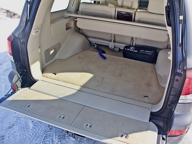 Lexus LX 570 2012 багажное отделение