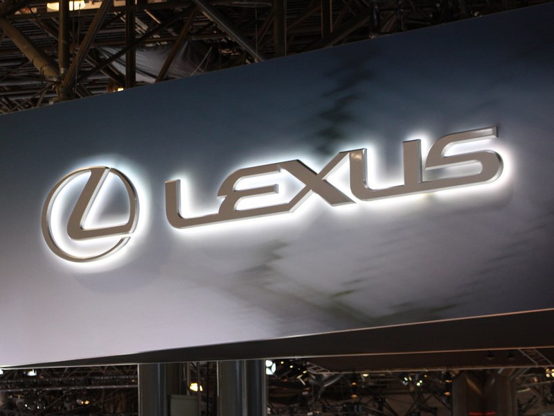 Lexus продолжает наращивать объем продаж в России