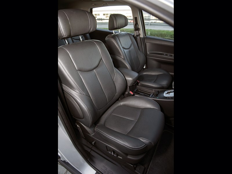 Luxgen 7 SUV 2012 передние кресла