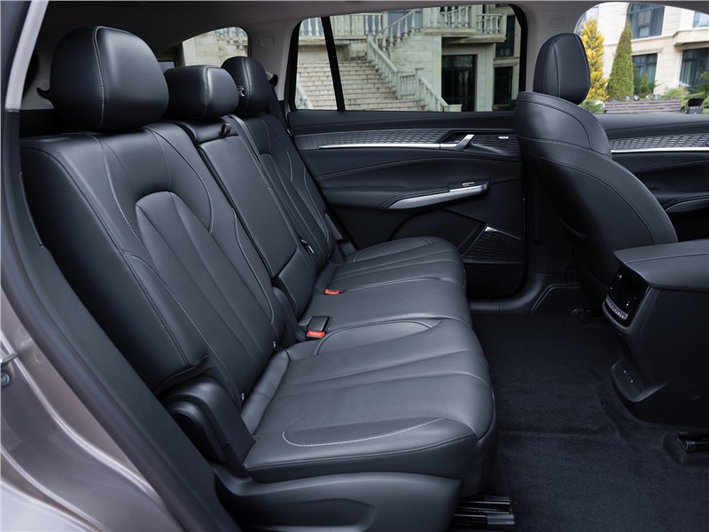 Москвич М90 (2026) второй ряд