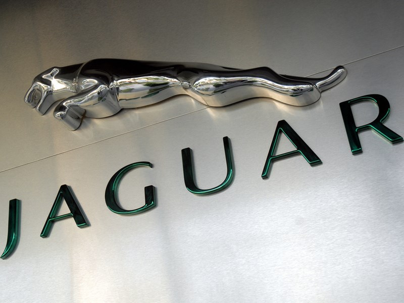 Продажи Jaguar Land Rover в августе сократились на 23 процентов