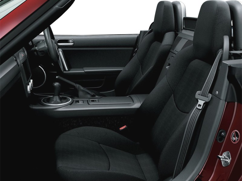 Mazda MX-5 2013 передние кресла