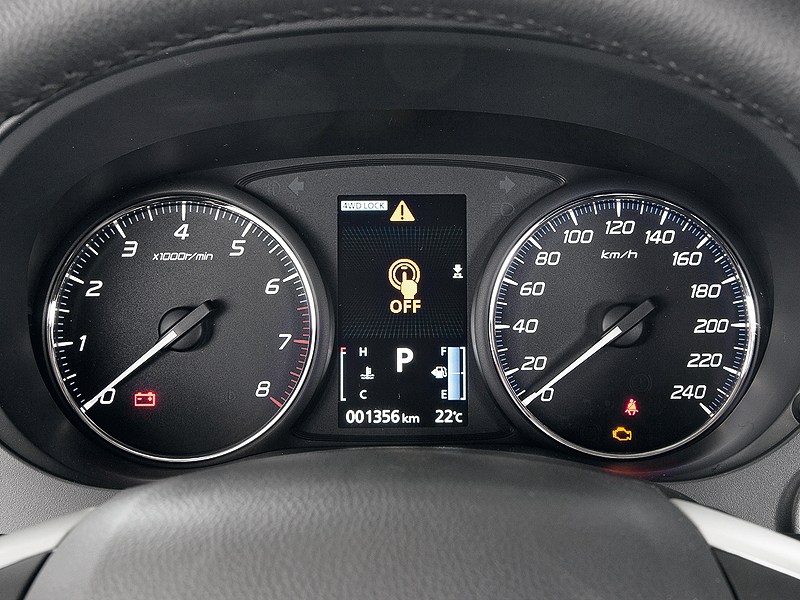 Mitsubishi Outlander 2012 приборная панель