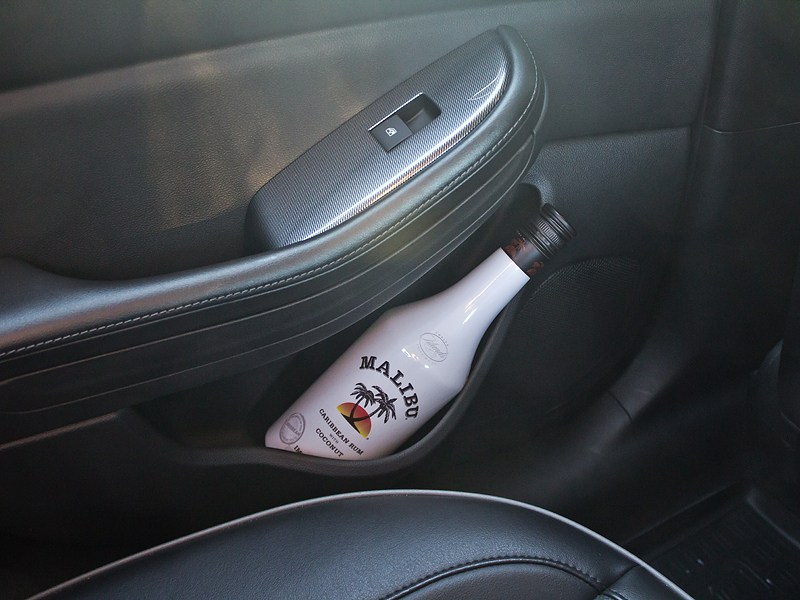Chevrolet Malibu 2013 емкость в задней двери