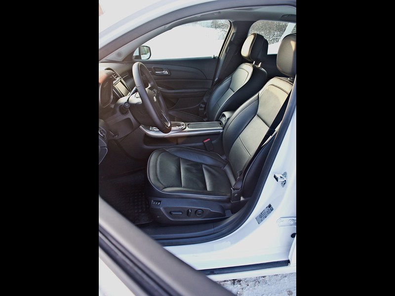 Chevrolet Malibu 2013 передние сидения