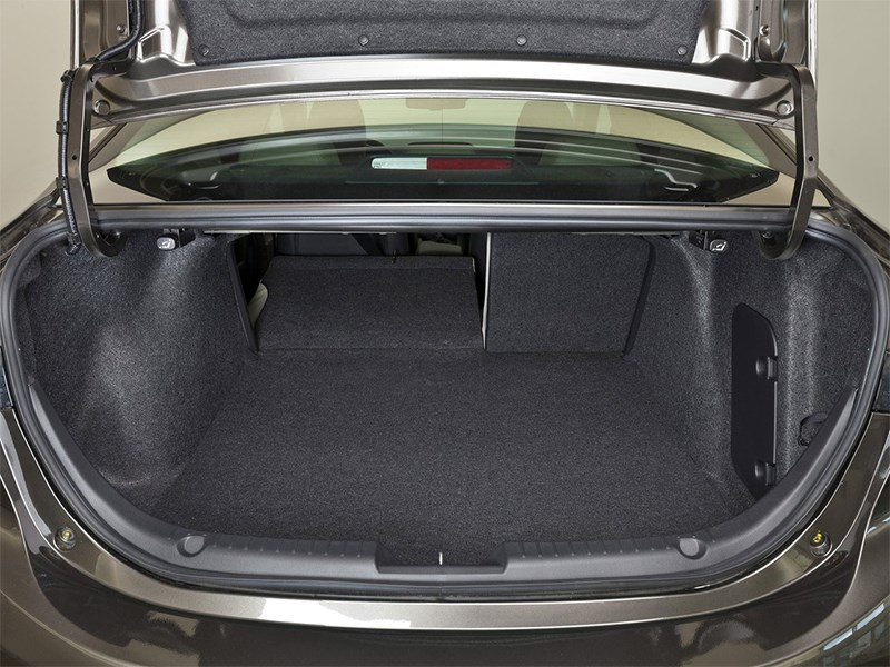 Mazda 3 2013 багажное отделение