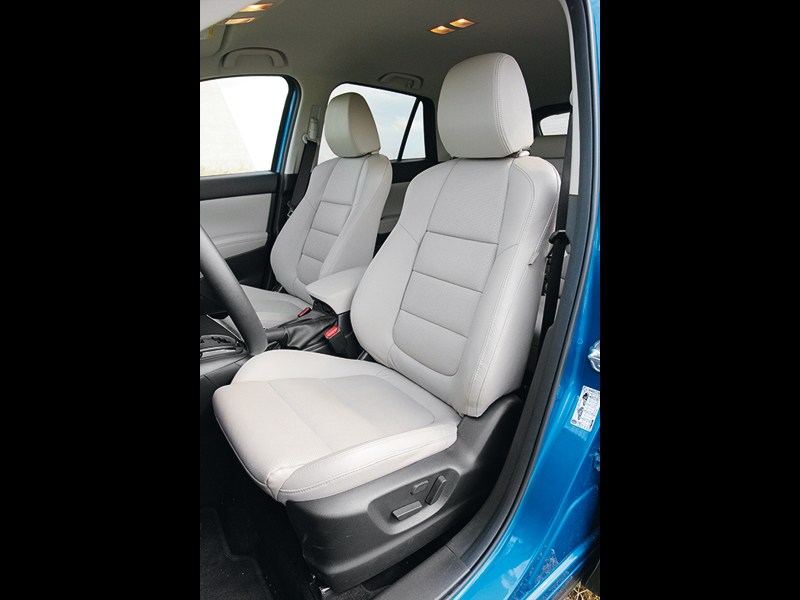 Mazda CX-5 передние кресла