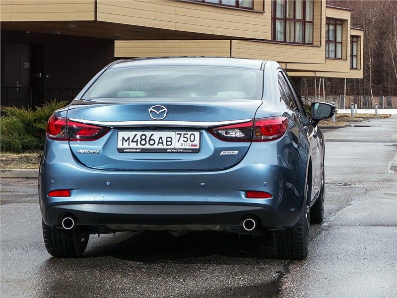 Mazda 6 2016 вид сзади
