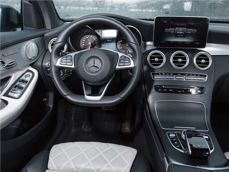 Mercedes-Benz GLC Coupe 2017 салон