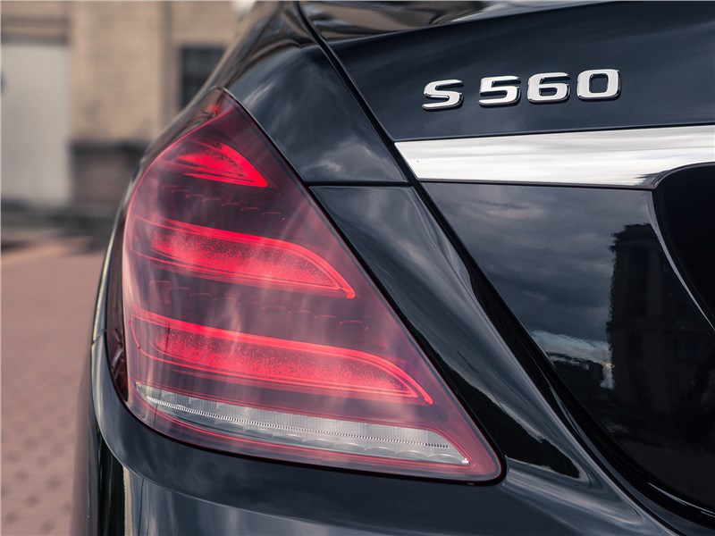 Mercedes-Benz S-Class 2018 задний фонарь