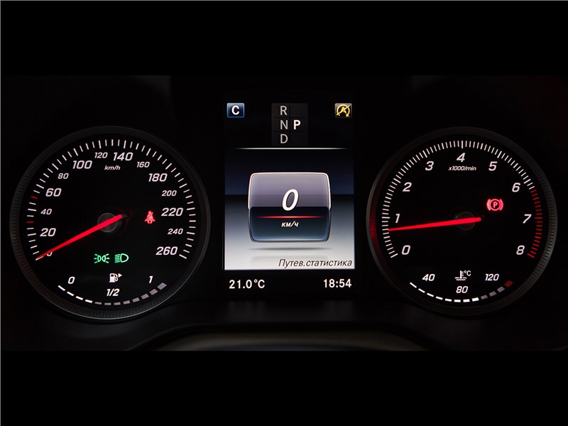Mercedes-Benz GLC 2016 приборная панель