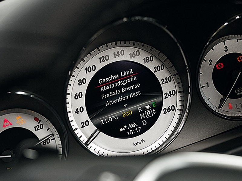 Mercedes-Benz GLK 2013 приборная панель