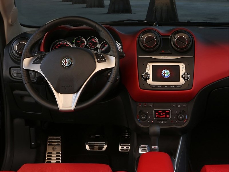 Alfa Romeo MiTo 2014 водительское место