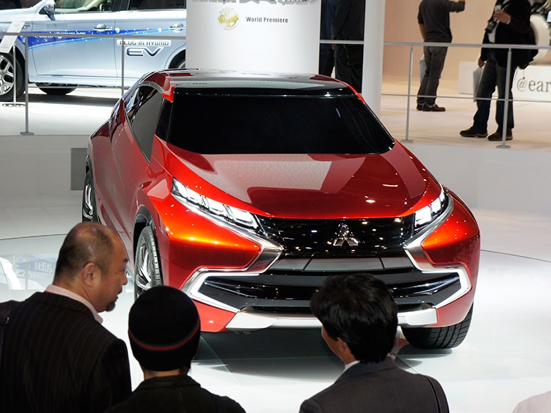 Новый Mitsubishi XR-PHEV - Mitsubishi XR-PHEV concept 2013 вид спереди