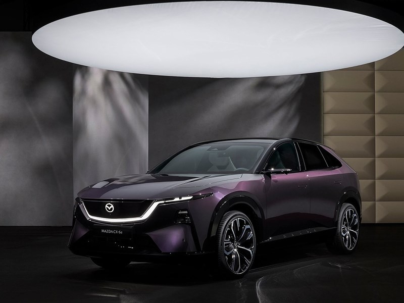 Mazda не спешит выпускать электромобили и делает ставку на гибриды