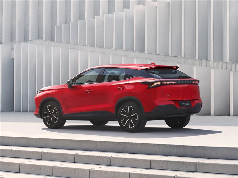 Omoda C5 (2026) вид сзади